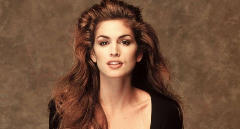 Cindy Crawford 11 years of plastic surgery for younger look?