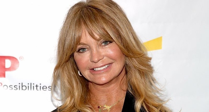 Goldie Hawn plastic surgery face lift for removing wrinkles