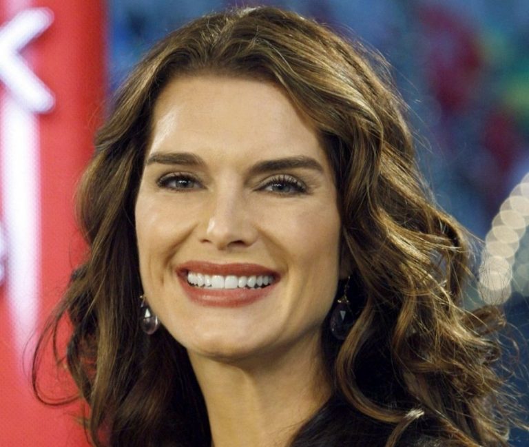 Brooke Shields is looking beautiful. Plastic surgery helped?